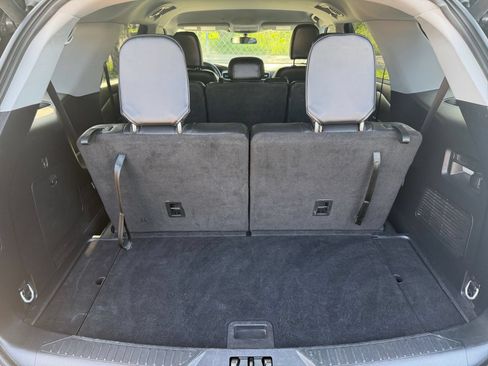 Used 2024 Ford Explorer XLT w/ Equipment Group 202A RWD image 32