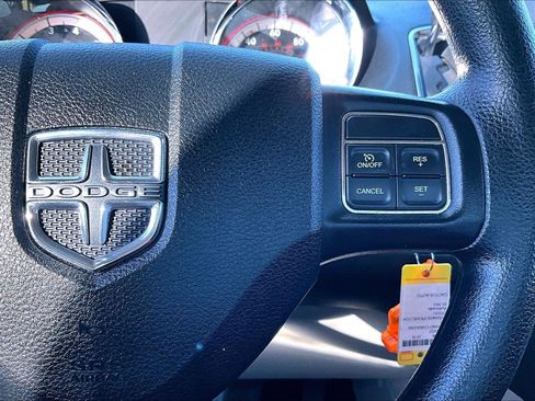 Used 2018 Dodge Grand Caravan SE w/ UConnect Hands-Free Group image 19