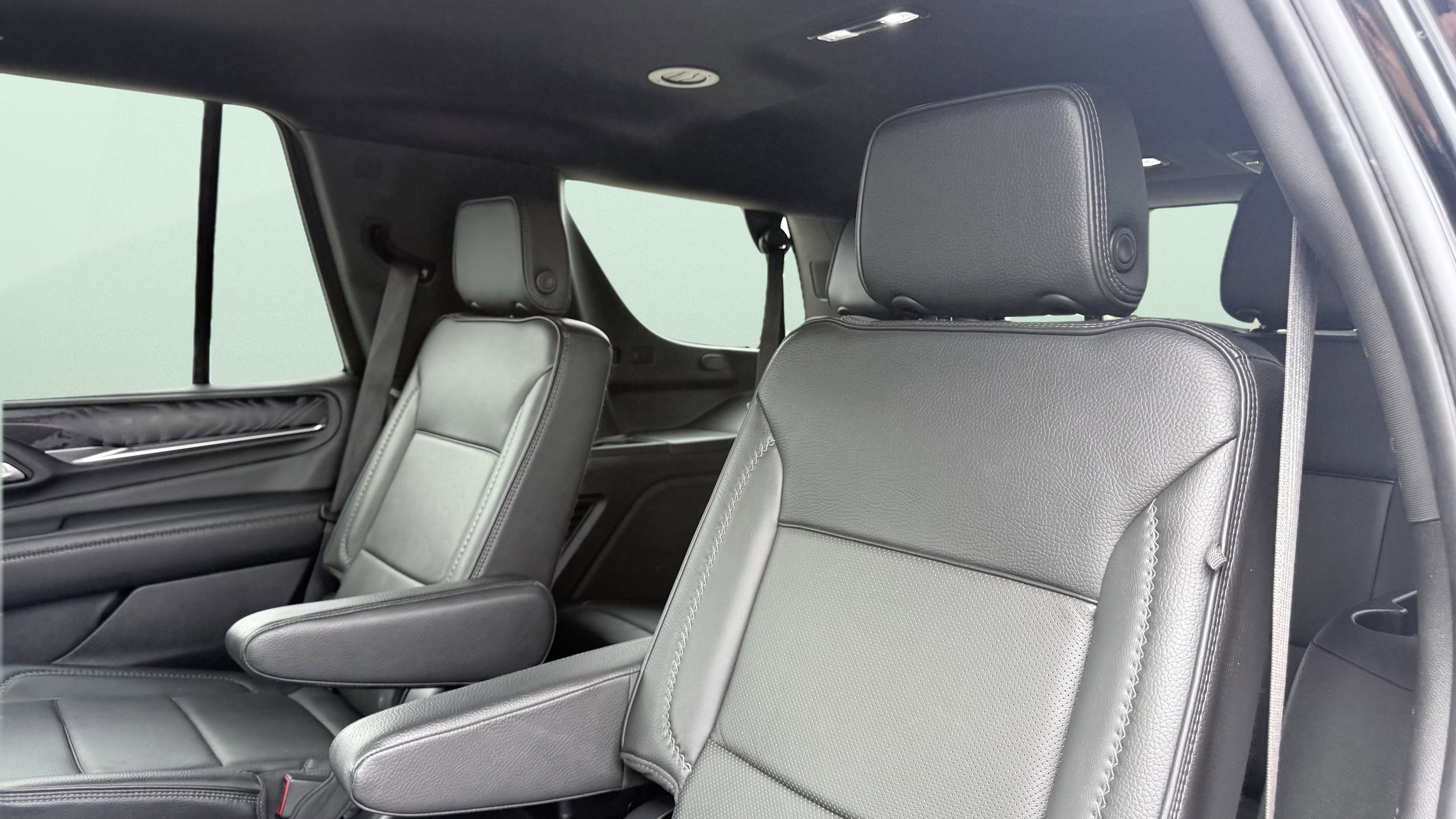 Used 2023 GMC Yukon Denali RWD image 30