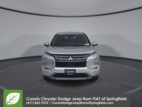 Used 2025 Mitsubishi Outlander SE image 5