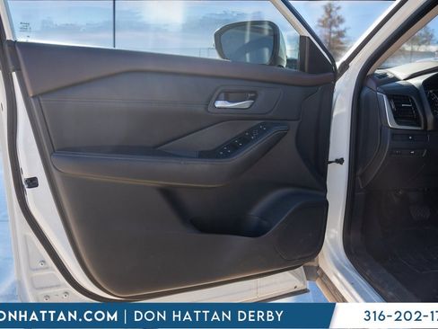 Used 2023 Nissan Rogue SV w/ SV Premium Package image 17