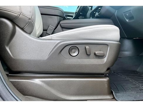 Used 2026 Chevrolet Tahoe Z71 AWD/4WD image 49