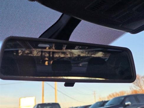 Used 2019 Volkswagen Jetta SE w/ Cold Weather Package image 31