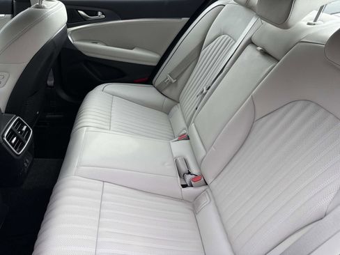 Used 2024 Genesis G70 2.5T w/ Sport Prestige Package image 13