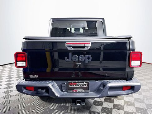 Used 2024 Jeep Gladiator Sport AWD/4WD image 6