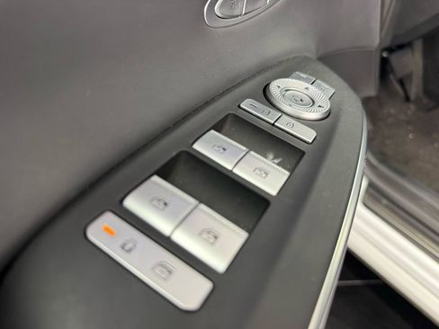 Used 2026 Genesis GV70 2.5T Select image 13