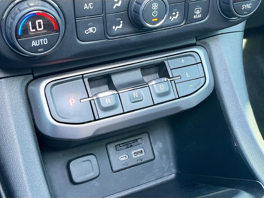 Used 2022 GMC Acadia AT4 w/ Technology Package AWD/4WD image 17