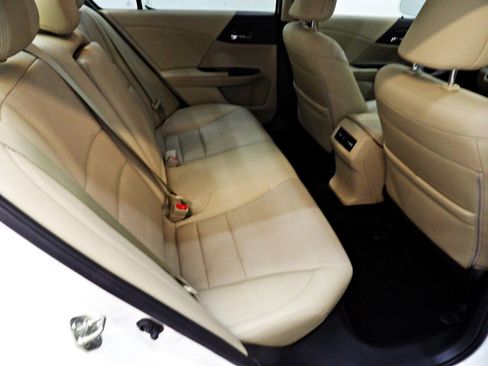 Used 2017 Honda Accord Touring image 16