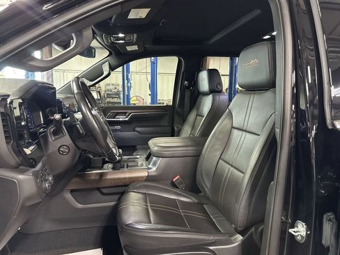 Used 2023 Chevrolet Silverado 1500 High Country AWD/4WD image 12