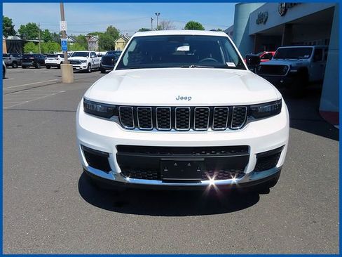 Used 2023 Jeep Grand Cherokee L Limited AWD/4WD image 2