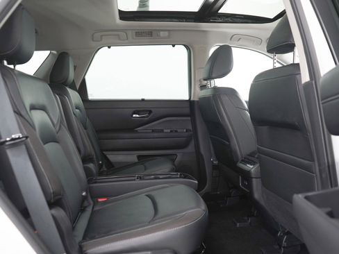 Used 2023 Nissan Pathfinder SL w/ SL Premium Package AWD/4WD image 12