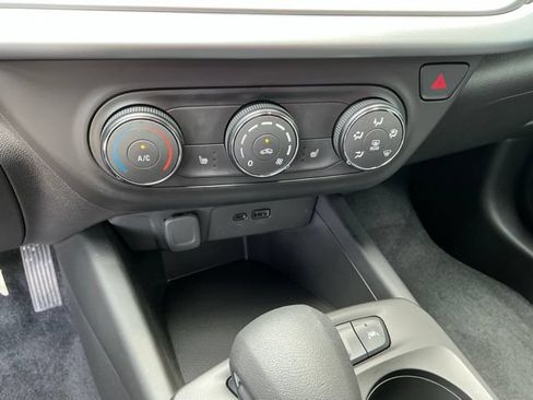 Used 2025 Chevrolet Trax RS w/ Driver Confidence Package FWD image 21
