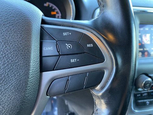 Used 2021 Jeep Grand Cherokee Laredo AWD/4WD image 16