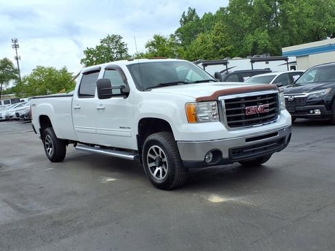Used 2010 GMC Sierra 3500 SLT w/ SLT Convenience Package image 7