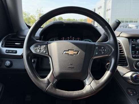 Used 2019 Chevrolet Suburban Premier w/ Premier Plus Edition RWD image 19