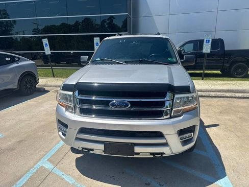 Used 2017 Ford Expedition XLT AWD/4WD image 2