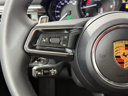 Certified 2026 Porsche Macan AWD/4WD image 17
