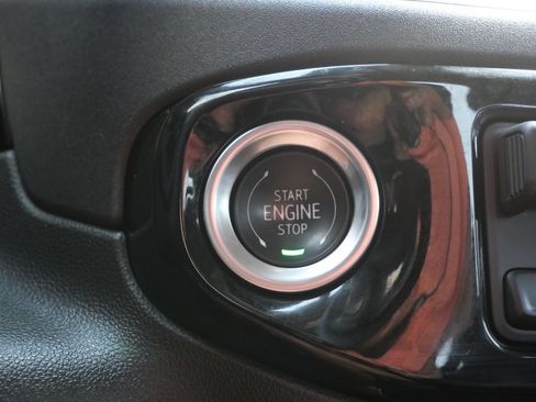 Used 2025 GMC Sierra 1500 SLT AWD/4WD image 32