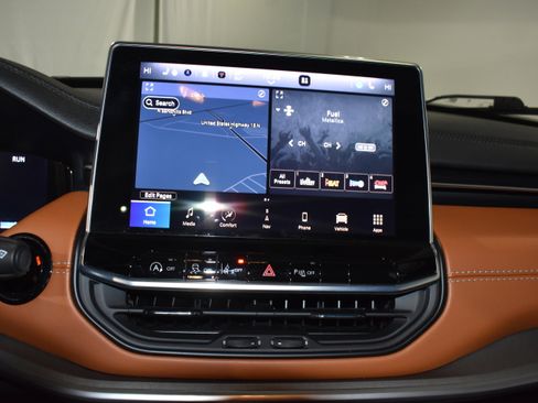 Used 2025 Jeep Compass Limited w/ Elite Group image 19