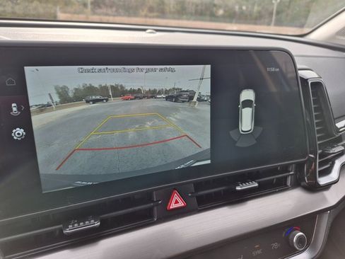 Used 2025 Kia Sportage EX image 16