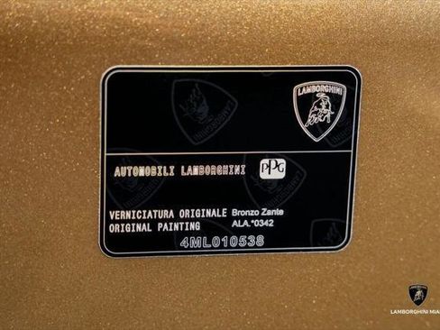Used 2025 Lamborghini Urus SE AWD/4WD image 7