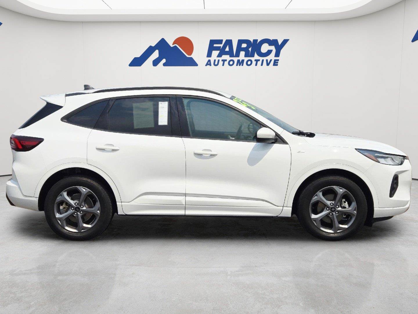 Certified 2023 Ford Escape ST-Line Select AWD/4WD image 4