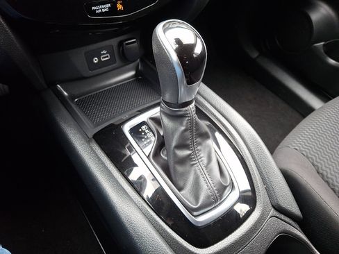 Used 2020 Nissan Rogue Sport S image 14