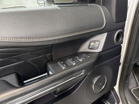 Used 2018 Ford Expedition Platinum image 25