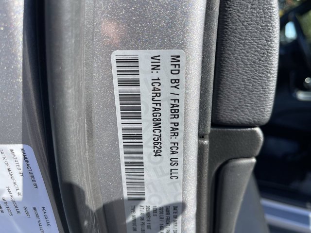 Used 2021 Jeep Grand Cherokee Laredo w/ Trailer Tow Group IV AWD/4WD image 33