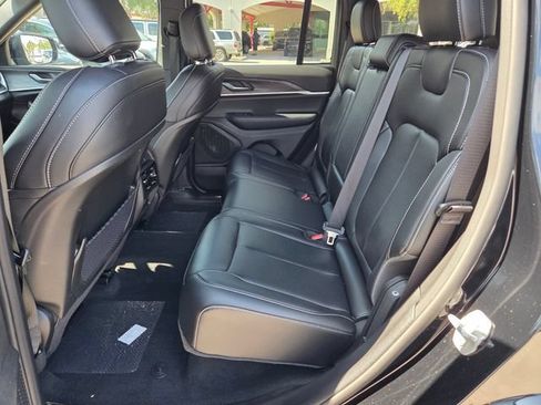 Certified 2025 Jeep Grand Cherokee Limited w/ Black Appearance Package AWD/4WD image 5