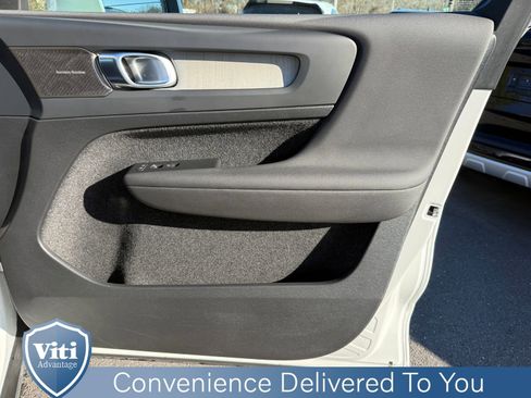 Used 2024 Volvo XC40 B5 Ultimate w/ Protection Package Premier image 29