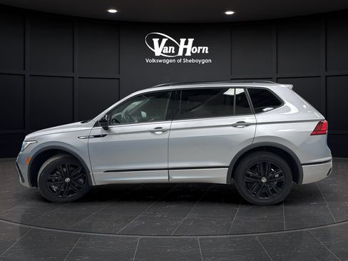 Used 2022 Volkswagen Tiguan SE R-Line AWD/4WD image 6