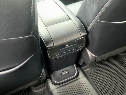 Used 2022 Toyota Highlander XLE image 10