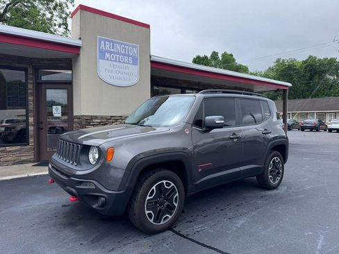 Used 2016 Jeep Renegade Trailhawk w/ Popular Equipment Group AWD/4WD image 2
