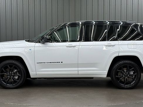 Used 2023 Jeep Grand Cherokee 30th Anniversary AWD/4WD image 2