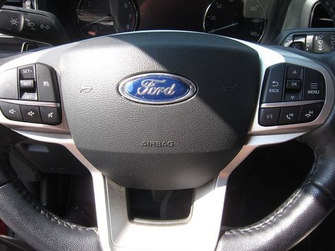 Used 2021 Ford Explorer XLT w/ Equipment Group 202A AWD/4WD image 12