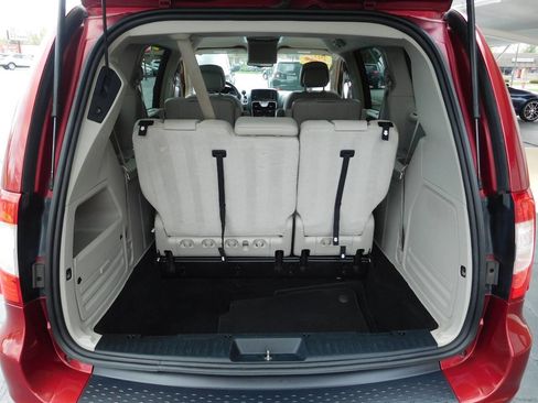 Used 2016 Chrysler Town & Country Touring w/ Driver Convenience Group image 17