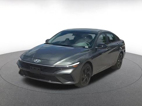 Used 2026 Hyundai Elantra Sport FWD image 7