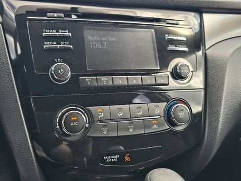 Used 2016 Nissan Rogue S AWD/4WD image 25