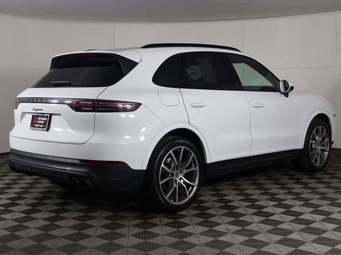 Used 2023 Porsche Cayenne Platinum Edition image 12