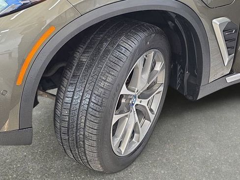 Certified 2024 BMW X5 xDrive50e w/ Premium Package AWD/4WD image 32