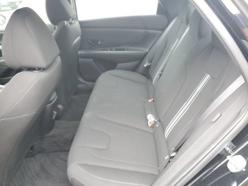 Used 2025 Hyundai Elantra SEL FWD image 12