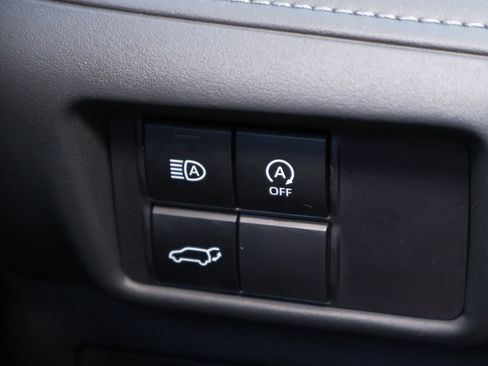 Used 2023 Toyota Highlander LE FWD image 15