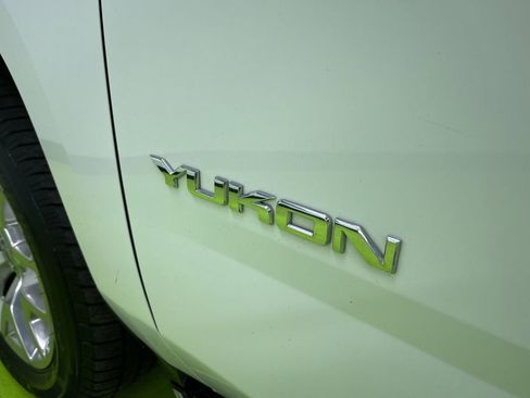 Used 2017 GMC Yukon SLE w/ SLE Value Package image 14
