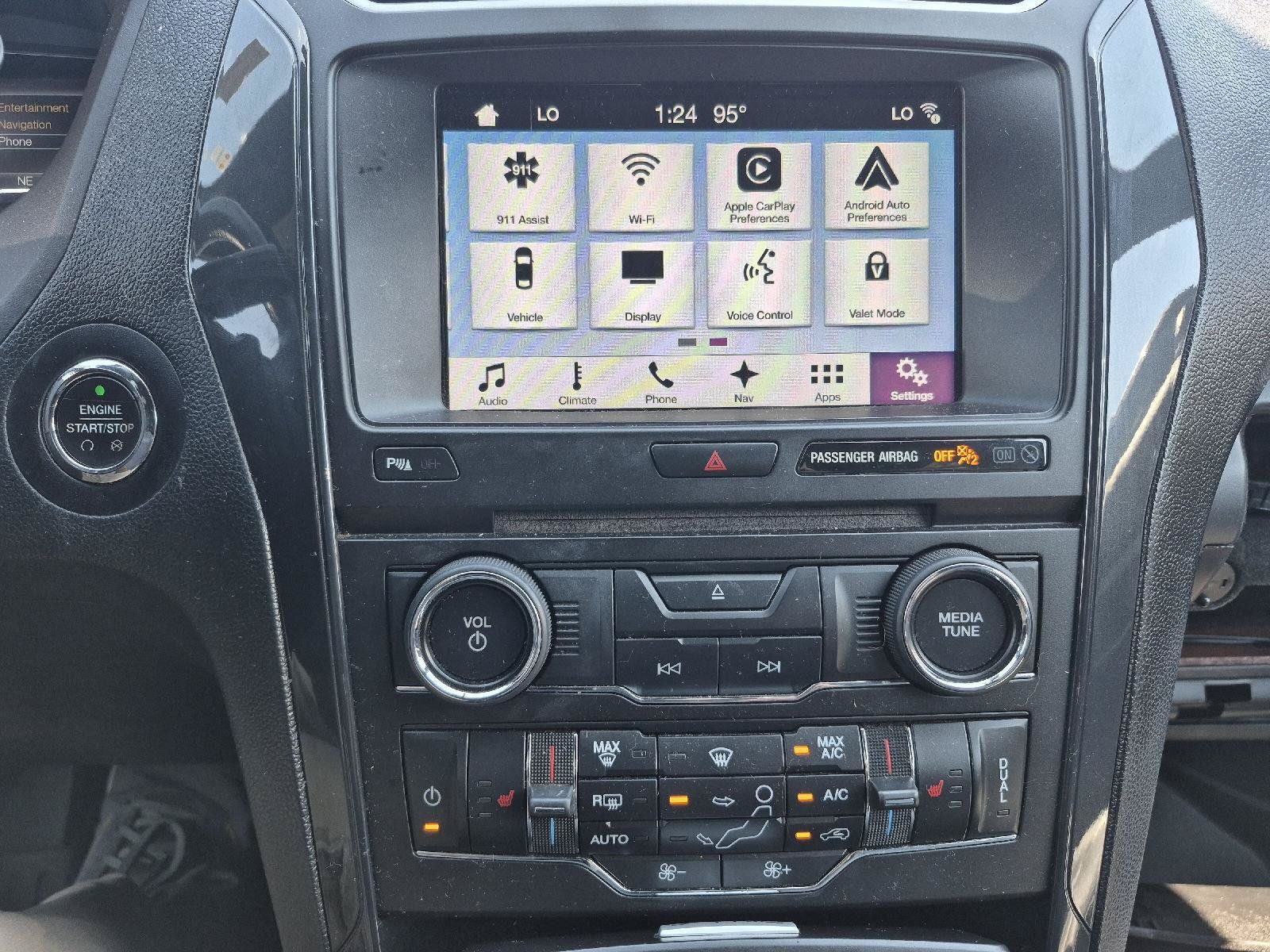 Used 2017 Ford Explorer XLT w/ Equipment Group 202A FWD image 4