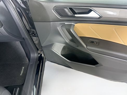 Used 2023 Volkswagen Tiguan SE image 30