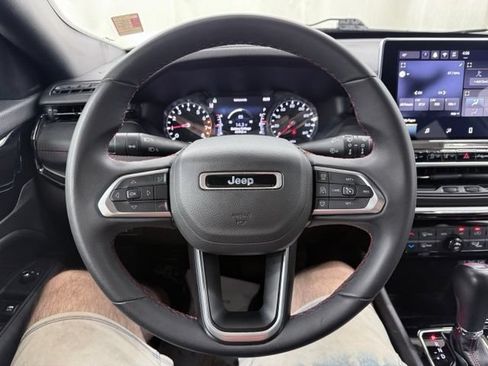 Used 2025 Jeep Compass Trailhawk AWD/4WD image 26
