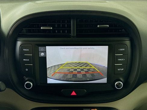 Used 2023 Kia Soul LX w/ LX Technology Package image 13