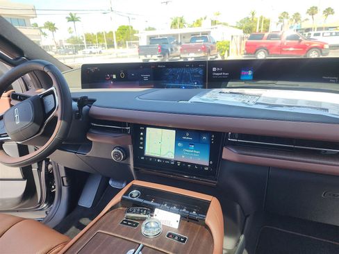 New 2025 Lincoln Navigator Reserve AWD/4WD image 22