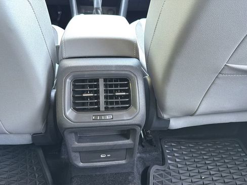 Certified 2024 Volkswagen Taos SE FWD image 23